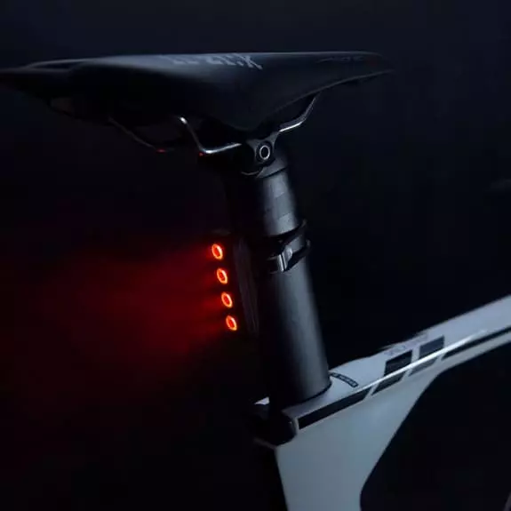 Faretto Posteriore Knog Blinder Mob Four Eyes V Nero 2 Faretto Posteriore Knog Blinder Mob Four Eyes V Nero - immagine 2